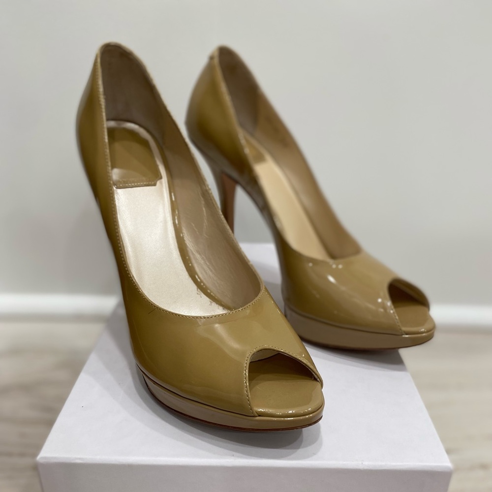 Dior Escarpin11 Beige Patent Peep Pump